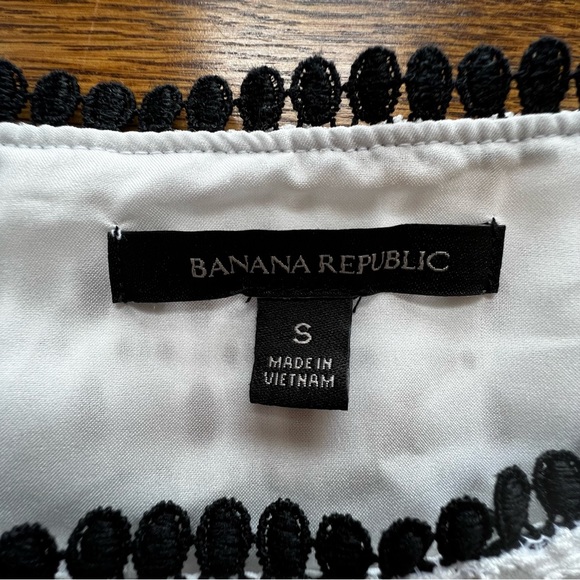 ⭐️ Banana Republic Eyelet Blouse Top Size SMALL - Picture 6 of 14